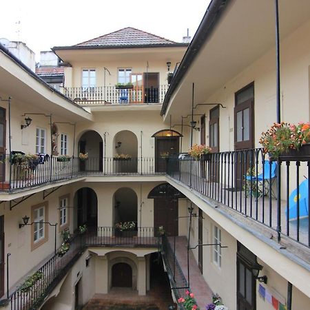 Cool 1 Bedroom Prokopska Apartment In Mala Strana Prag Eksteriør billede