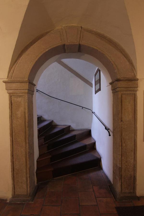 Cool 1 Bedroom Prokopska Apartment In Mala Strana Prag Eksteriør billede