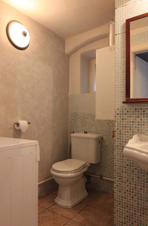 Cool 1 Bedroom Prokopska Apartment In Mala Strana Prag Eksteriør billede