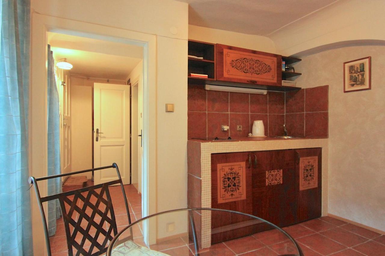 Cool 1 Bedroom Prokopska Apartment In Mala Strana Prag Eksteriør billede