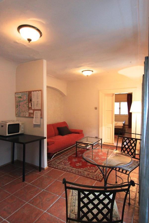 Cool 1 Bedroom Prokopska Apartment In Mala Strana Prag Eksteriør billede