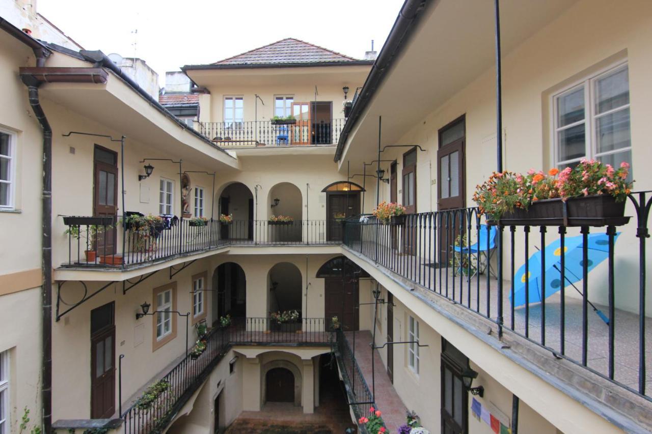 Cool 1 Bedroom Prokopska Apartment In Mala Strana Prag Eksteriør billede